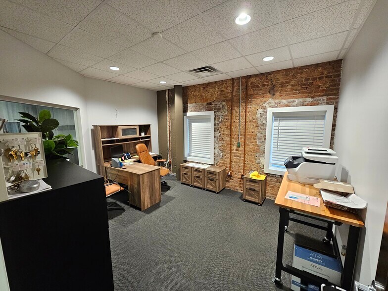 More Photos Of 514 Flat Shoals Ave, Atlanta Bank For Lease