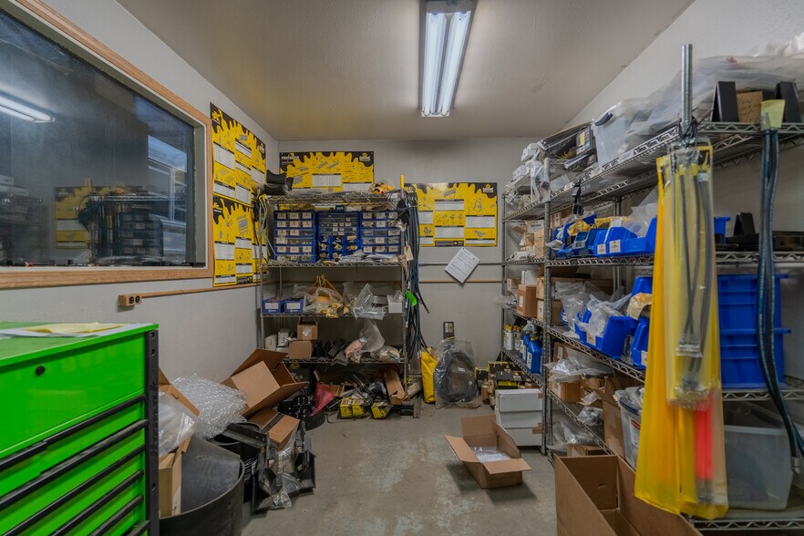More Photos Of 1285 Queens Way, Fairbanks Warehouse For Sale