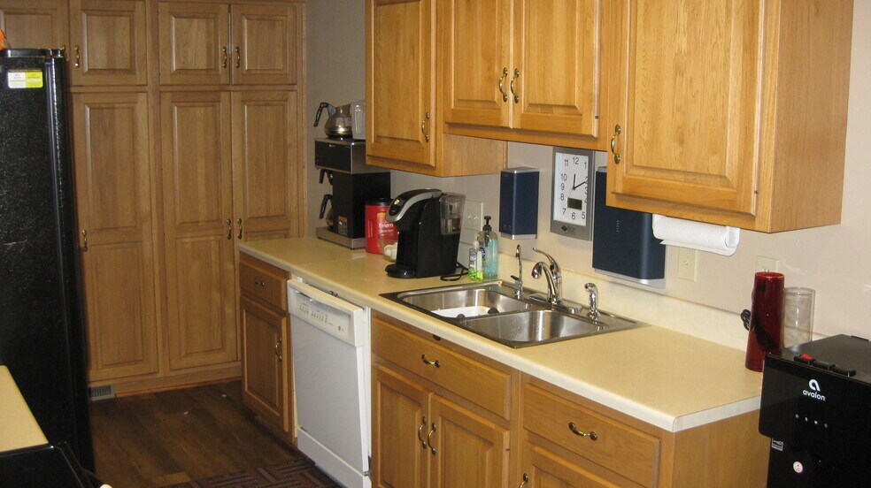 More Photos Of 10808 Coldwater Rd, Fort Wayne Office For Sale
