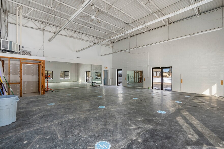 More Photos Of 34 Patria Rd, South Windsor Flex For Lease