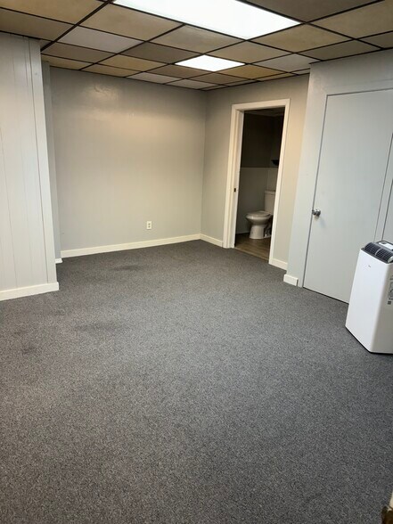 More Photos Of 437 Cavitt Ave, Trafford Office For Lease