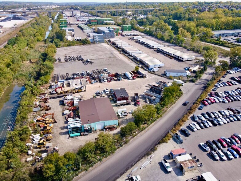 More Photos Of 12300 New Ave, Lemont Truck Terminal For Lease