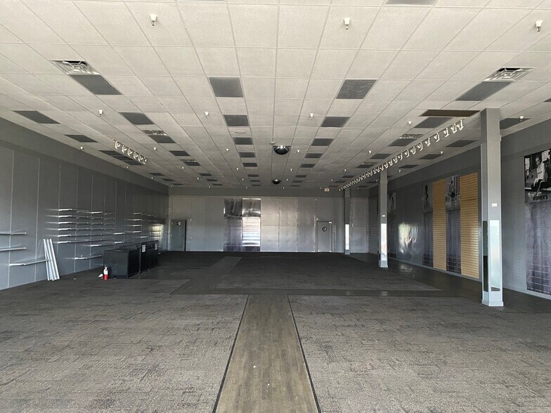 More Photos Of 200 Walmart Cir, Booneville Unknown For Lease