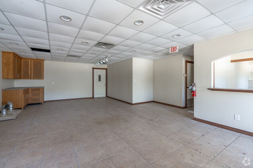 More Photos Of 2324 W Reagan St, Palestine Warehouse For Sale