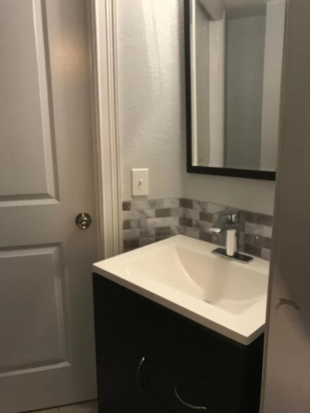 More Photos Of 1113 NW 5th Ave, Gainesville Specialty For Sale