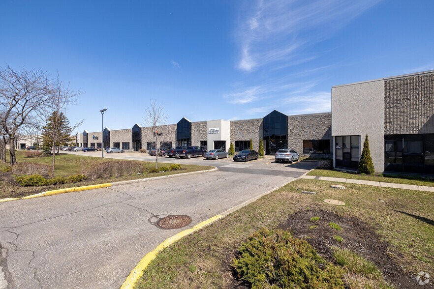 More Photos Of 351-381 Rue McCaffrey, Montréal Manufacturing For Lease
