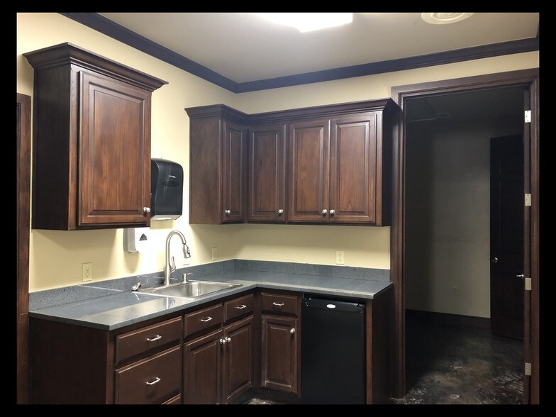 More Photos Of 1717 W 33rd St, Edmond Medical For Sale