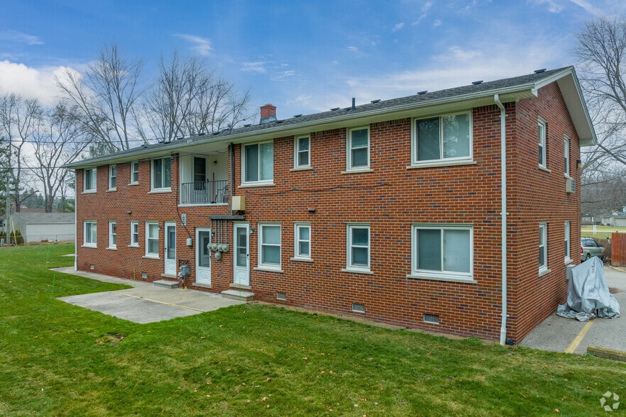 More Photos Of 51611 Mound Rd, Shelby Township Apartments For Sale