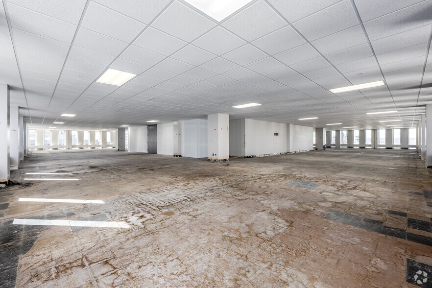 More Photos Of 1 N Charles St, Baltimore Office For Sale