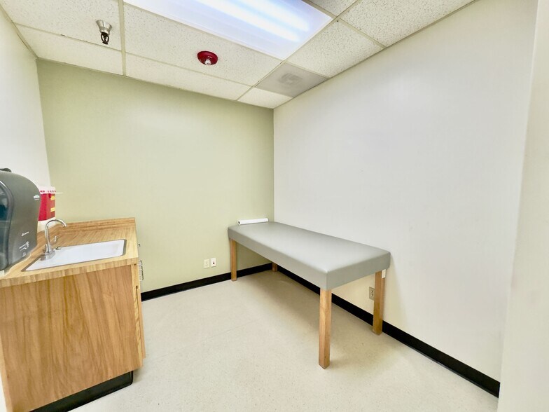 More Photos Of 887 E 2nd St, Pomona Medical For Lease