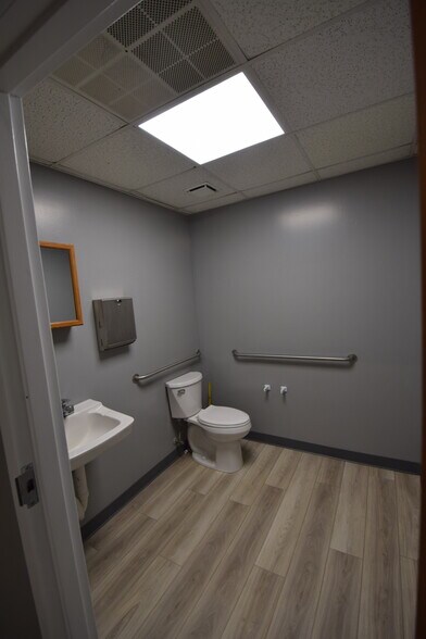More Photos Of 6120 Brookshire Blvd, Charlotte Light Distribution For Lease