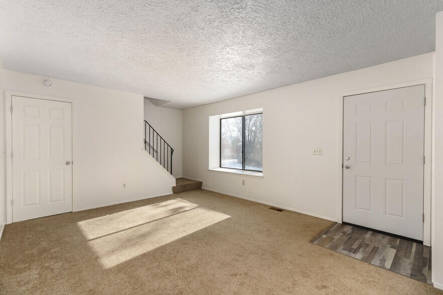 More Photos Of 223 Summit Rdg, White Lake Apartments For Sale