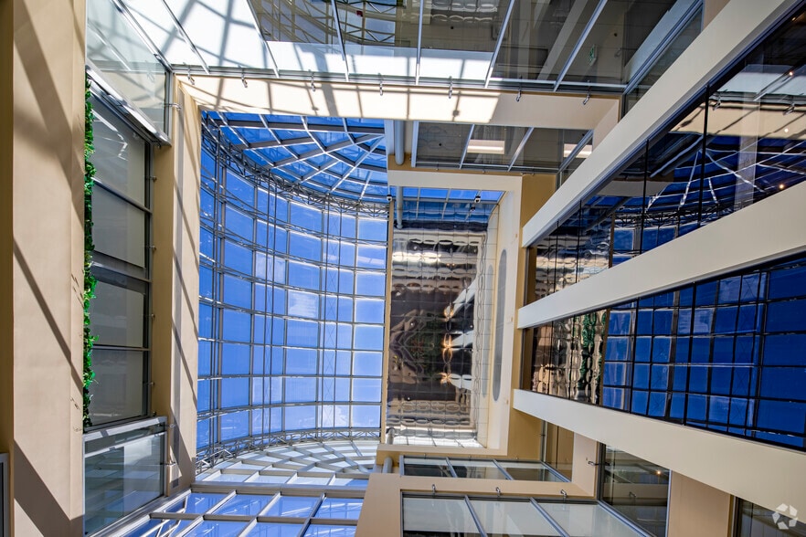 More Photos Of 2655 N Sheridan Way, Mississauga Office For Lease