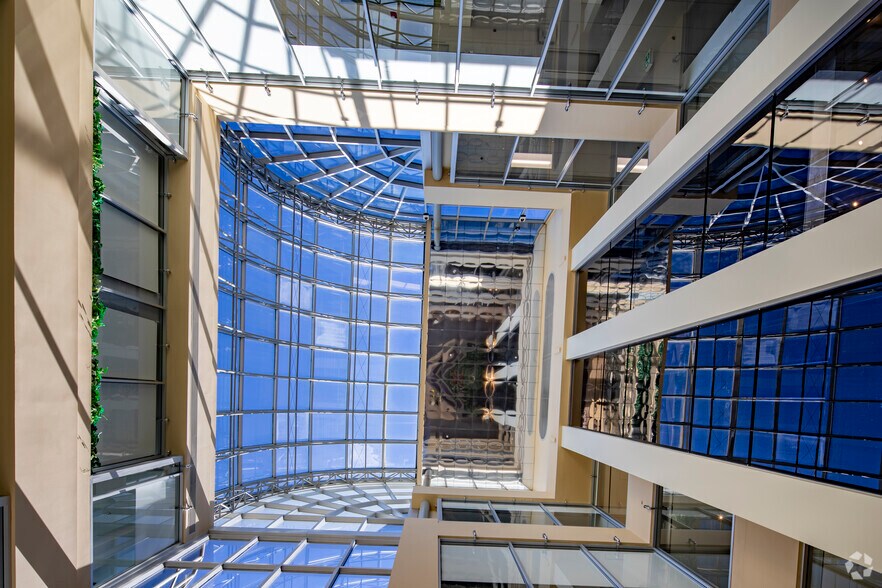 More Photos Of 2655 N Sheridan Way, Mississauga Office For Lease