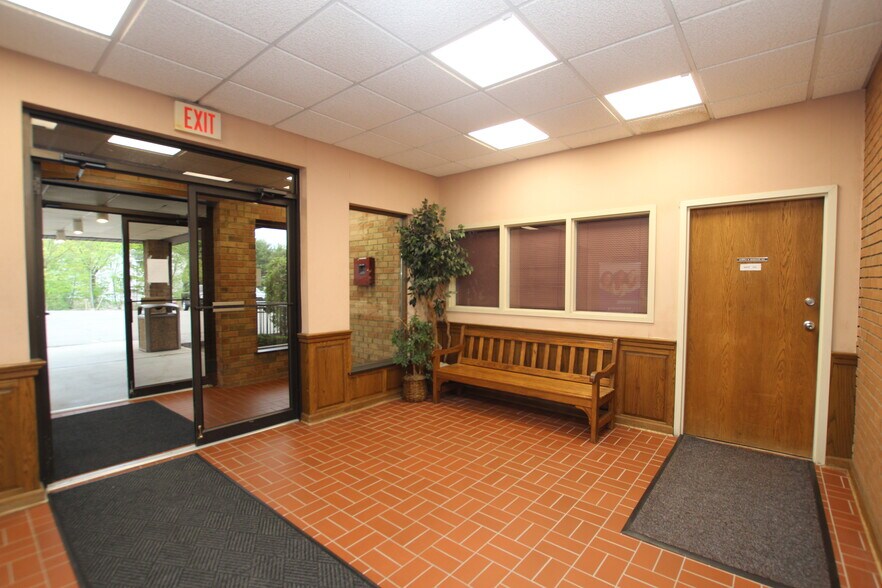 More Photos Of 60 Westwood Ave, Waterbury Medical For Sale