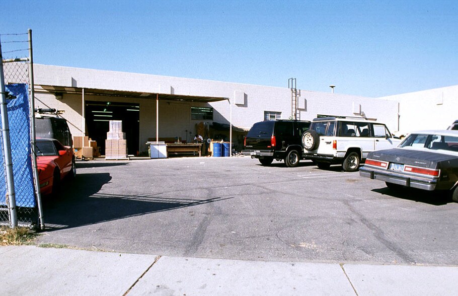 More Photos Of 8640 Tamarack Ave, Sun Valley Manufacturing For Lease