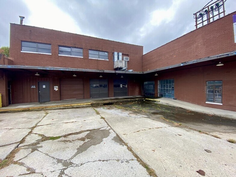 More Photos Of 426 W 4th St, London Warehouse For Sale