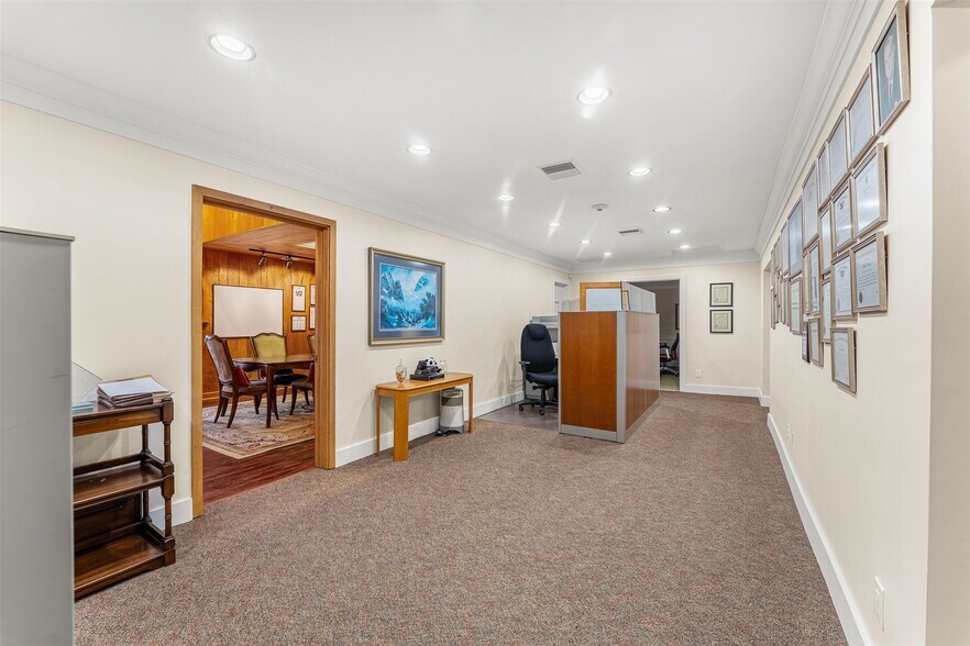 More Photos Of 525 N Harbor City Blvd, Melbourne Office For Sale
