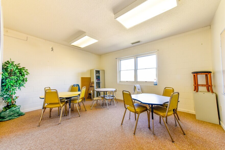 More Photos Of 3901 Raeford Rd, Fayetteville Religious Facility For Lease