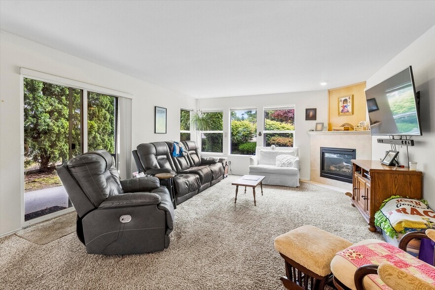 More Photos Of 344 E Bellis Fair Pky, Bellingham Apartments For Sale