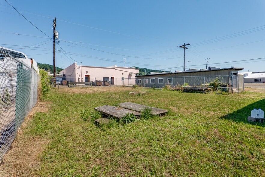 More Photos Of 119 S Calapooia St, Sutherlin Freestanding For Sale