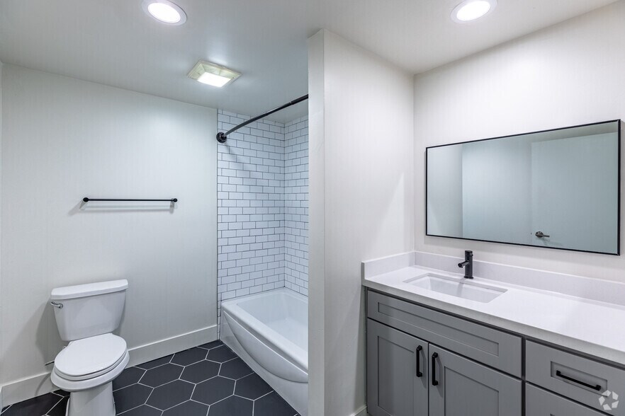 More Photos Of 1007 5th Ave, San Diego Apartments For Lease