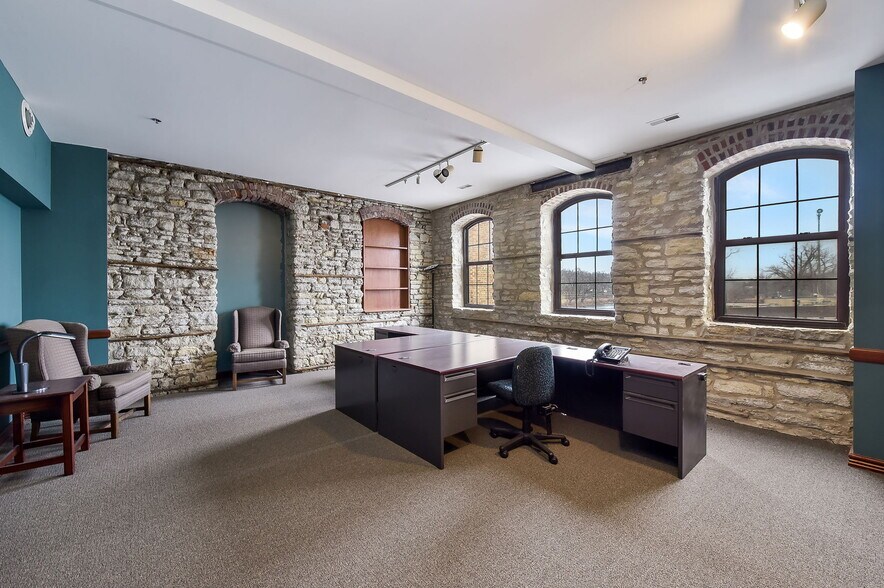 More Photos Of 30 S Shumway Ave, Batavia Office For Lease