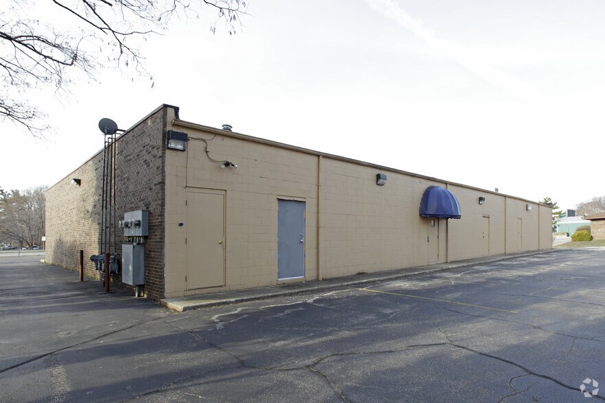 More Photos Of 90-96 Seaway Dr, Muskegon Medical For Sale