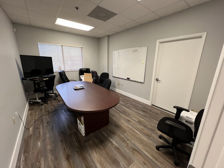 More Photos Of 550 Kane Ct, Oviedo Warehouse For Lease