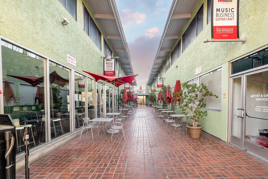 More Photos Of 6750 Hollywood Blvd, Los Angeles Storefront Retail Office For Lease