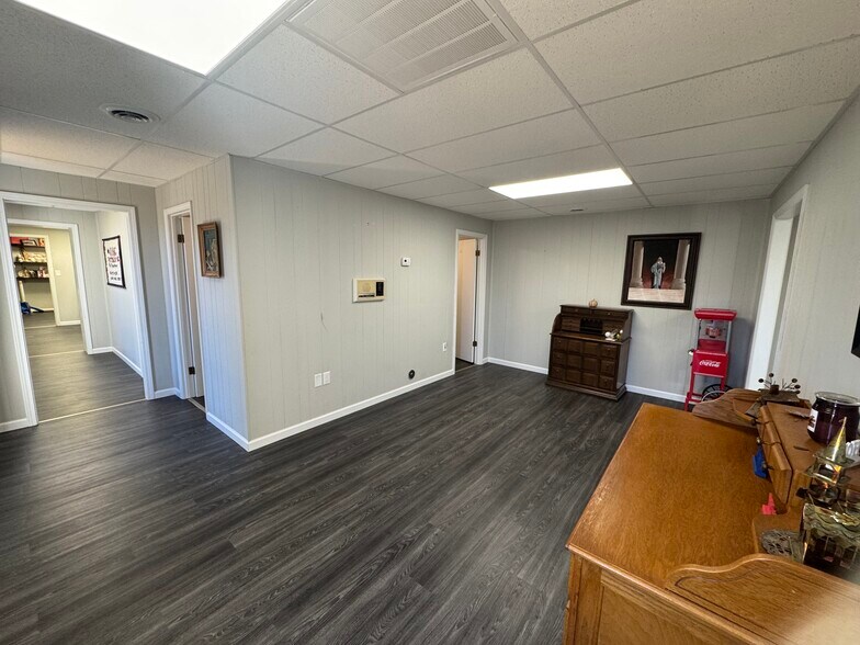 More Photos Of 103 N Highway 25 Byp, Greenville Warehouse For Sale