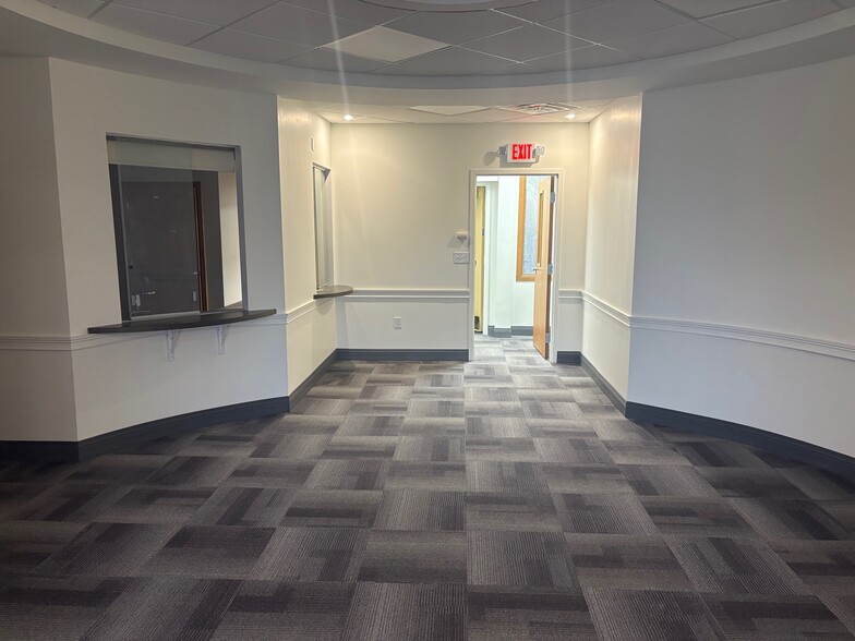 More Photos Of 1829 Maple Rd, Williamsville Medical For Lease