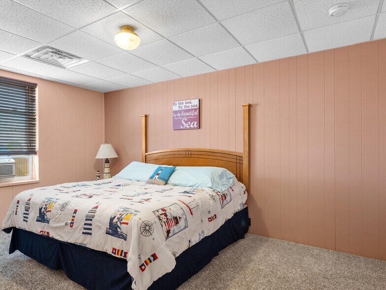 More Photos Of 201 Steele St, Algoma Hotel For Sale