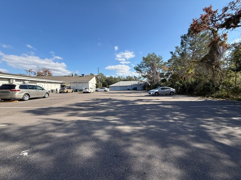 More Photos Of 10478 Northcliffe Blvd, Spring Hill General Retail For Lease