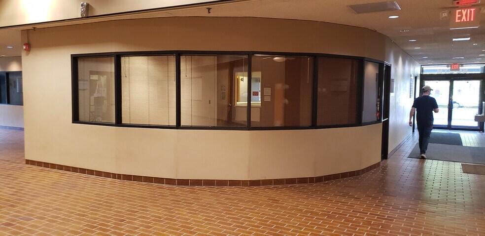 More Photos Of 1425 N McLean Blvd, Elgin Medical For Sale