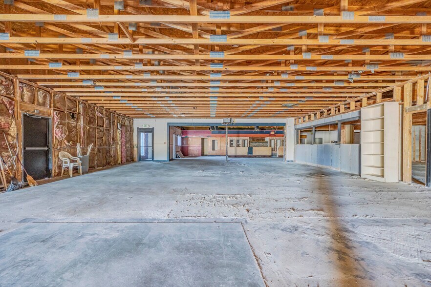 More Photos Of 101 S Gum St, Kennewick Sports And Entertainment For Sale