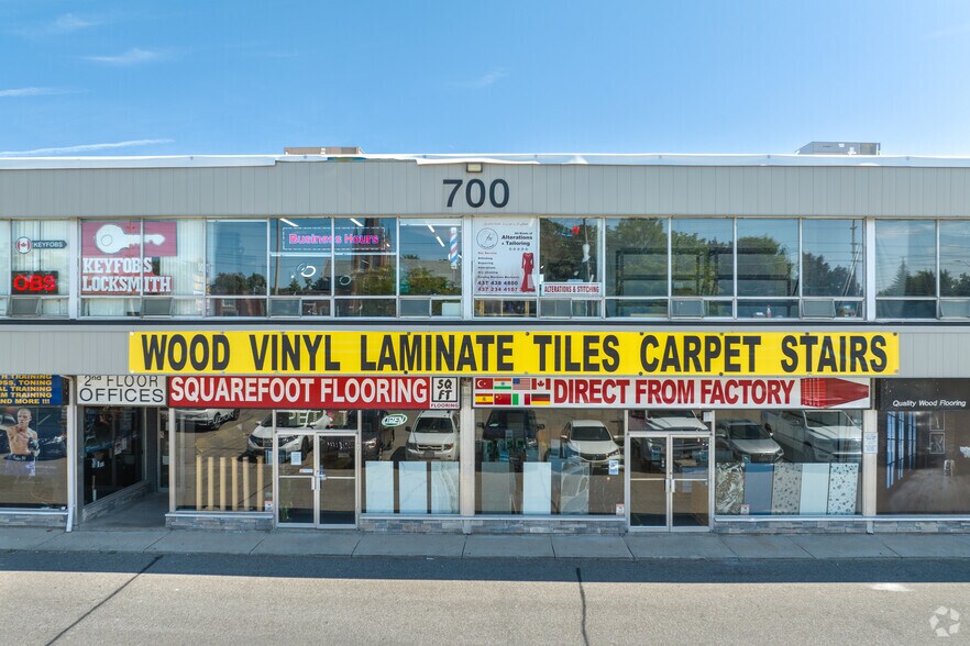More Photos Of 700 Dundas St E, Mississauga Storefront Retail Office For Lease