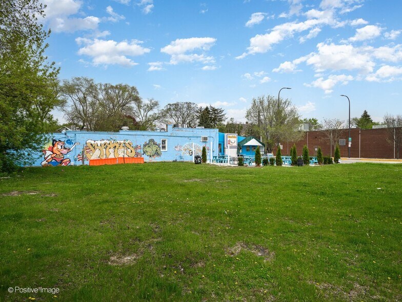 More Photos Of 2628-2632 Gross Point Rd, Evanston Land For Sale