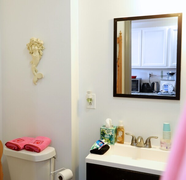 More Photos Of 431-433 Old York Rd, Jenkintown Office For Sale