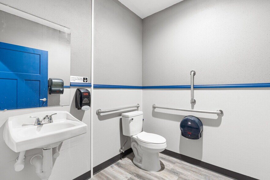 More Photos Of 303 NE Mineral Spring Rd, Owatonna General Retail For Sale