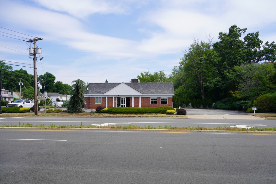 Primary Photo Of 995 Bloomfield Ave, West Caldwell Bank For Lease