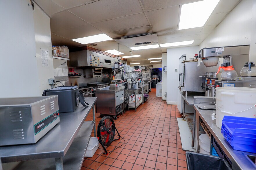 More Photos Of 700 Jordan Point Rd, Hopewell Restaurant For Sale