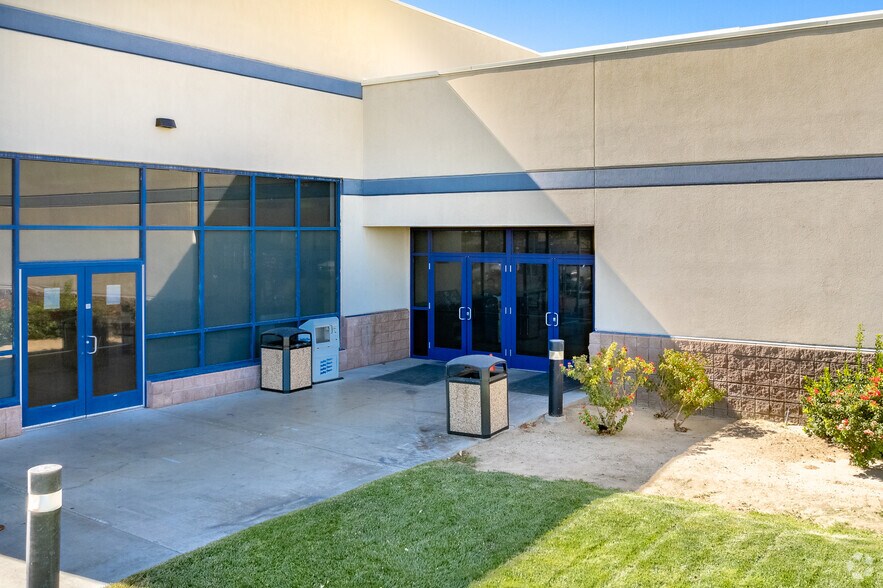 More Photos Of 2801 W Avenue H, Lancaster Distribution For Lease