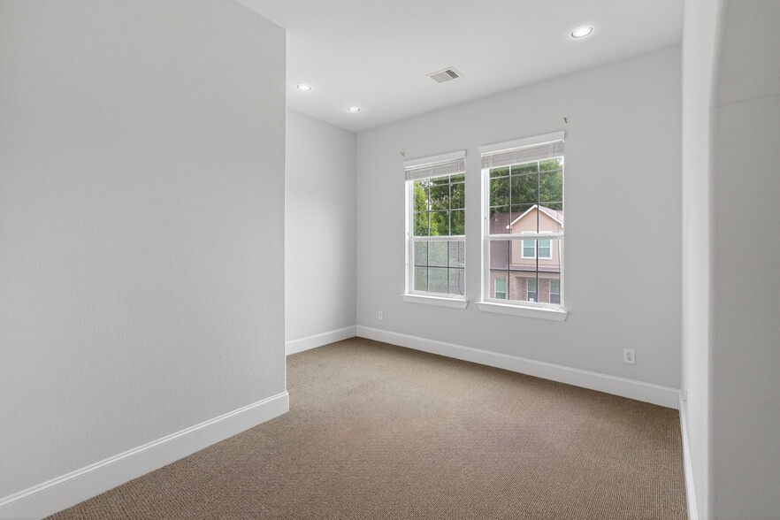 More Photos Of 25511 Budde Rd, The Woodlands Office For Sale