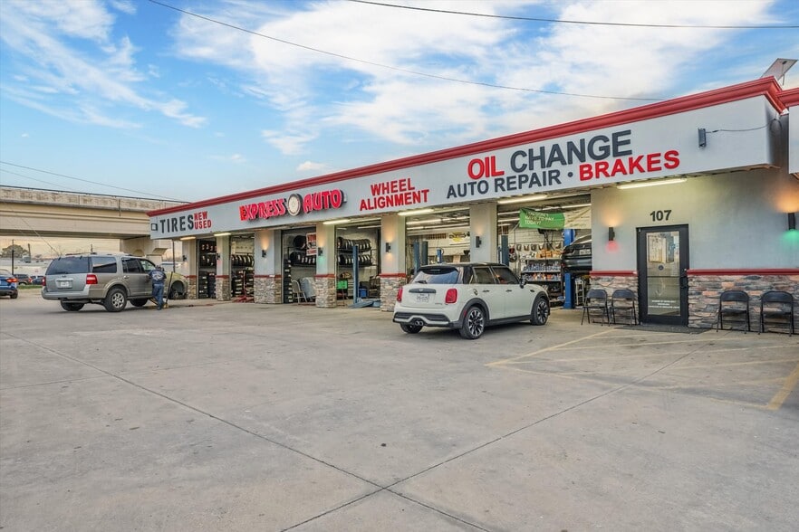 More Photos Of 109 N Story Rd, Irving Service For Sale