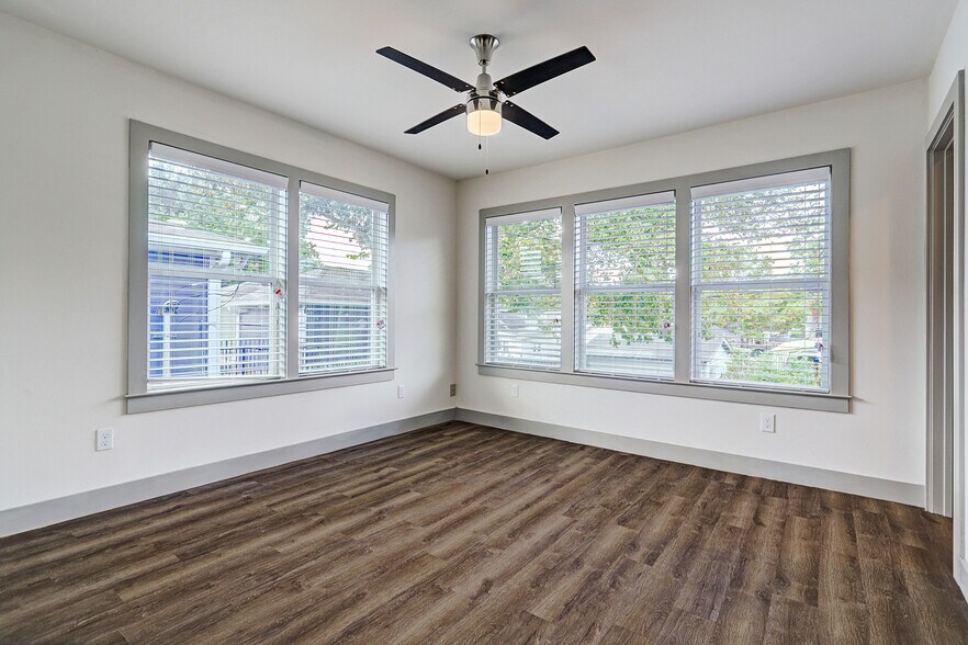 More Photos Of 1009 Enid St, Houston Apartments For Sale