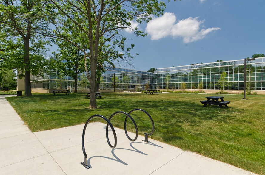 More Photos Of 6801 Brecksville Rd, Independence Research And Development For Lease