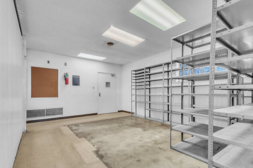 More Photos Of 145 E Texas Ave, Waskom Auto Repair For Sale