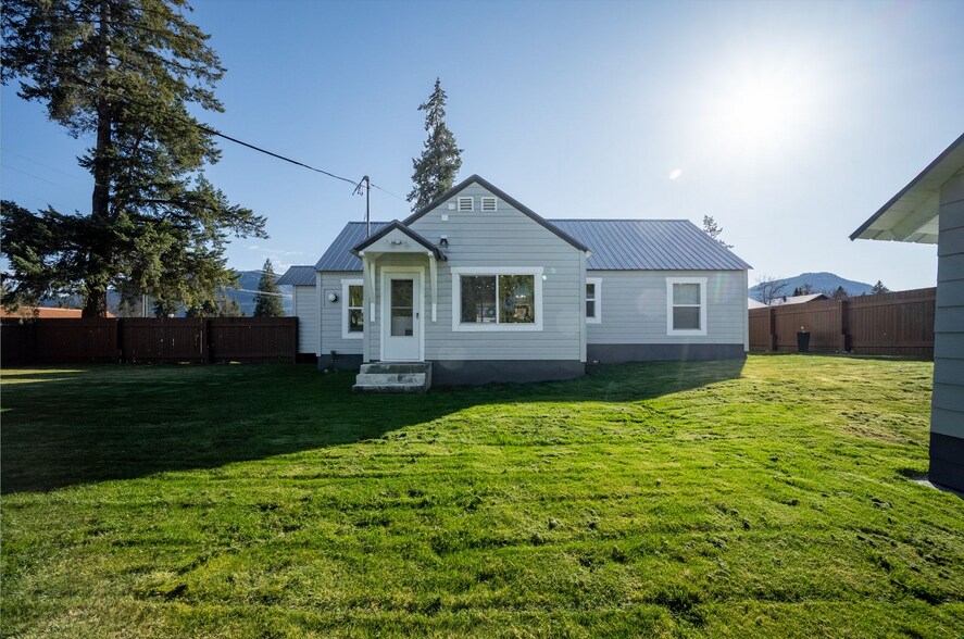 More Photos Of 401 N Stephen St, Clark Fork Storefront Retail Residential For Sale