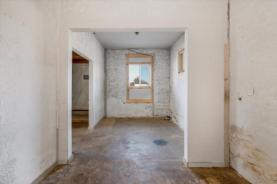 More Photos Of 624 Park Blvd, Orange Cove General Retail For Sale